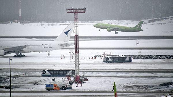 В России отменяют и задерживают десятки авиарейсов