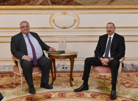 Президент Азербайджана встретился с главами компаний Cifal и DCNS