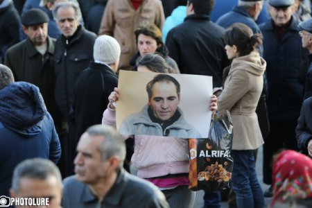 Митинг и шествие в Ереване - ФОТО