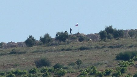 Террористы подняли флаг России на турецкой границе