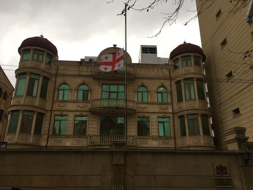 Посольство Грузии в Азербайджане приспустило флаги