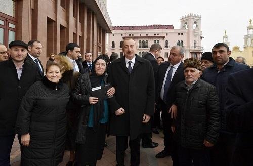 Ильхам Алиев встретился с семьями шехидов - Фото