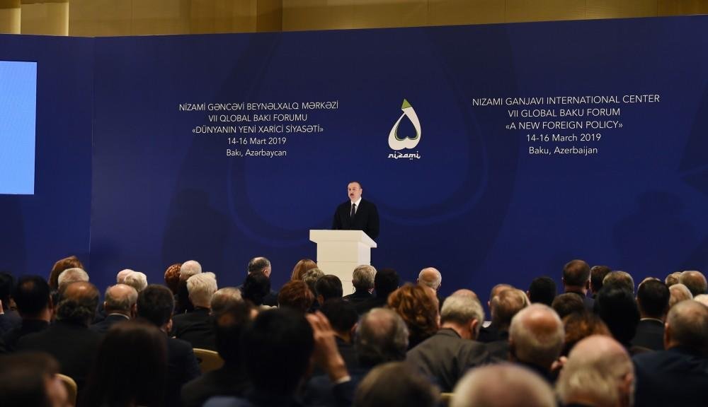 Ильхам Алиев на VII Глобальном Бакинском форуме - Фото