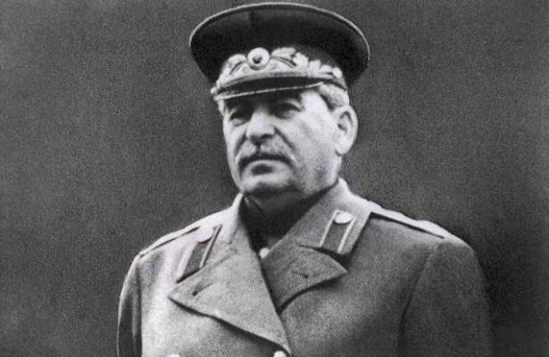 Почему генералиссимус Сталин никогда не одевал мундир под это звание