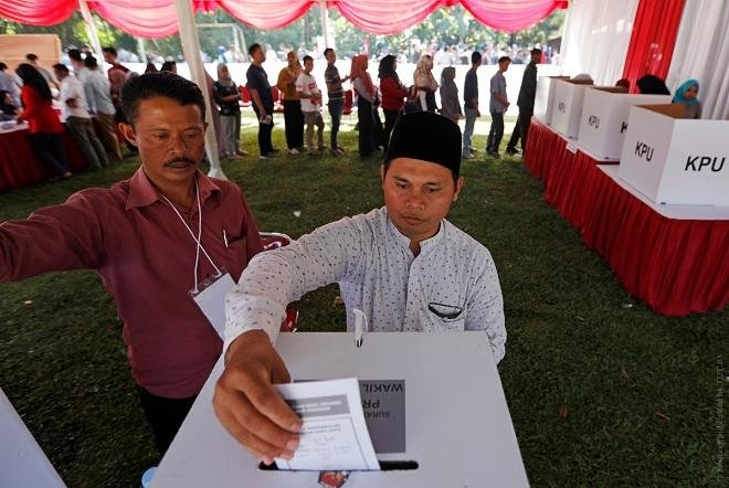 В Индонезии во время подсчета голосов умерли 54 человека