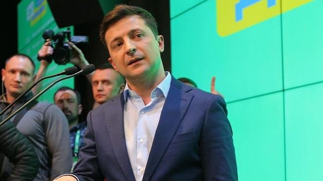 Зеленский объявил о роспуске Рады и правительства