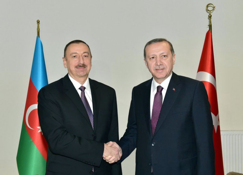Ильхам Алиев поздравил Эрдогана