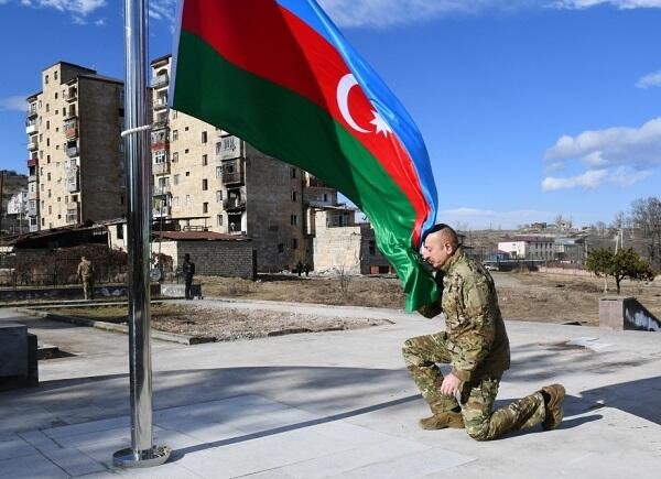 Президент поднял флаг Азербайджана в Шуше