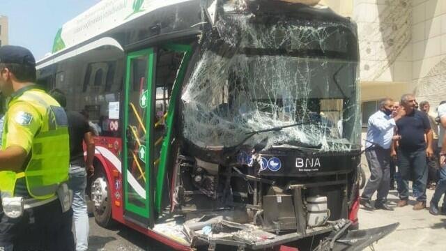 В Баку столкнулись два автобуса, есть пострадавшие - Фото