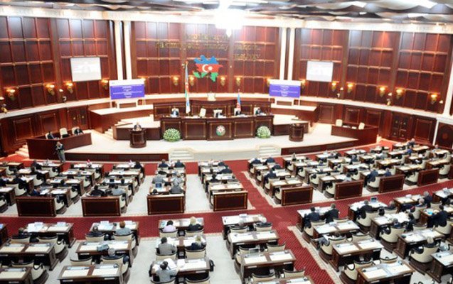 Milli Məclisin deputatlarına pul mükafatı verildi Milli Məclisin deputatlarına pul mükafatı verildi
