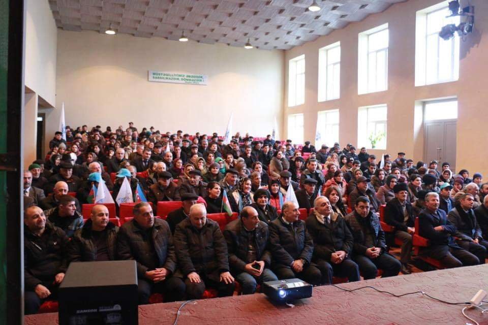 Rəşad Mahmudovun izdihamlı görüşləri: şəhid atasına baş çəkdi – Foto Rəşad Mahmudovun izdihamlı görüşləri: şəhid atasına baş çəkdi – Foto