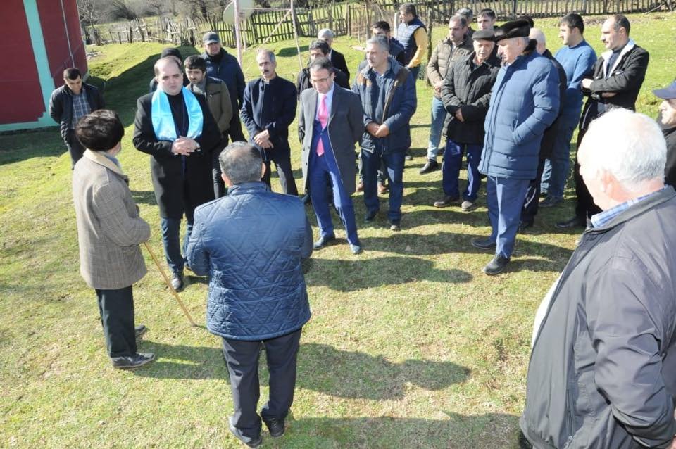 Rəşad Mahmudov Ovala kəndində seçicilərlə görüşüb Rəşad Mahmudov Ovala kəndində seçicilərlə görüşüb