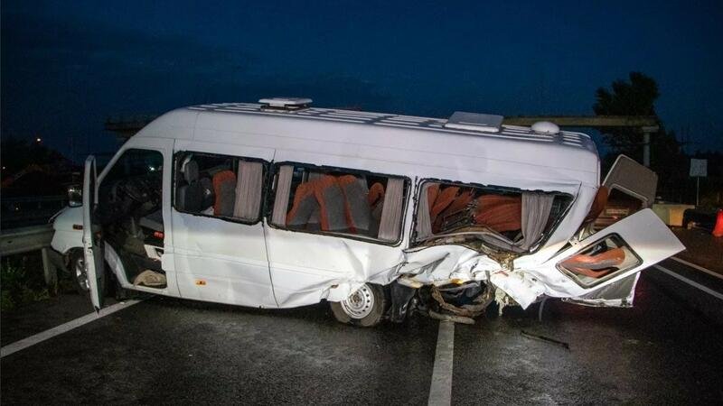 Azərbaycanda mikroavtobus QƏZAYA UĞRADI: Ölən və yaralanan var