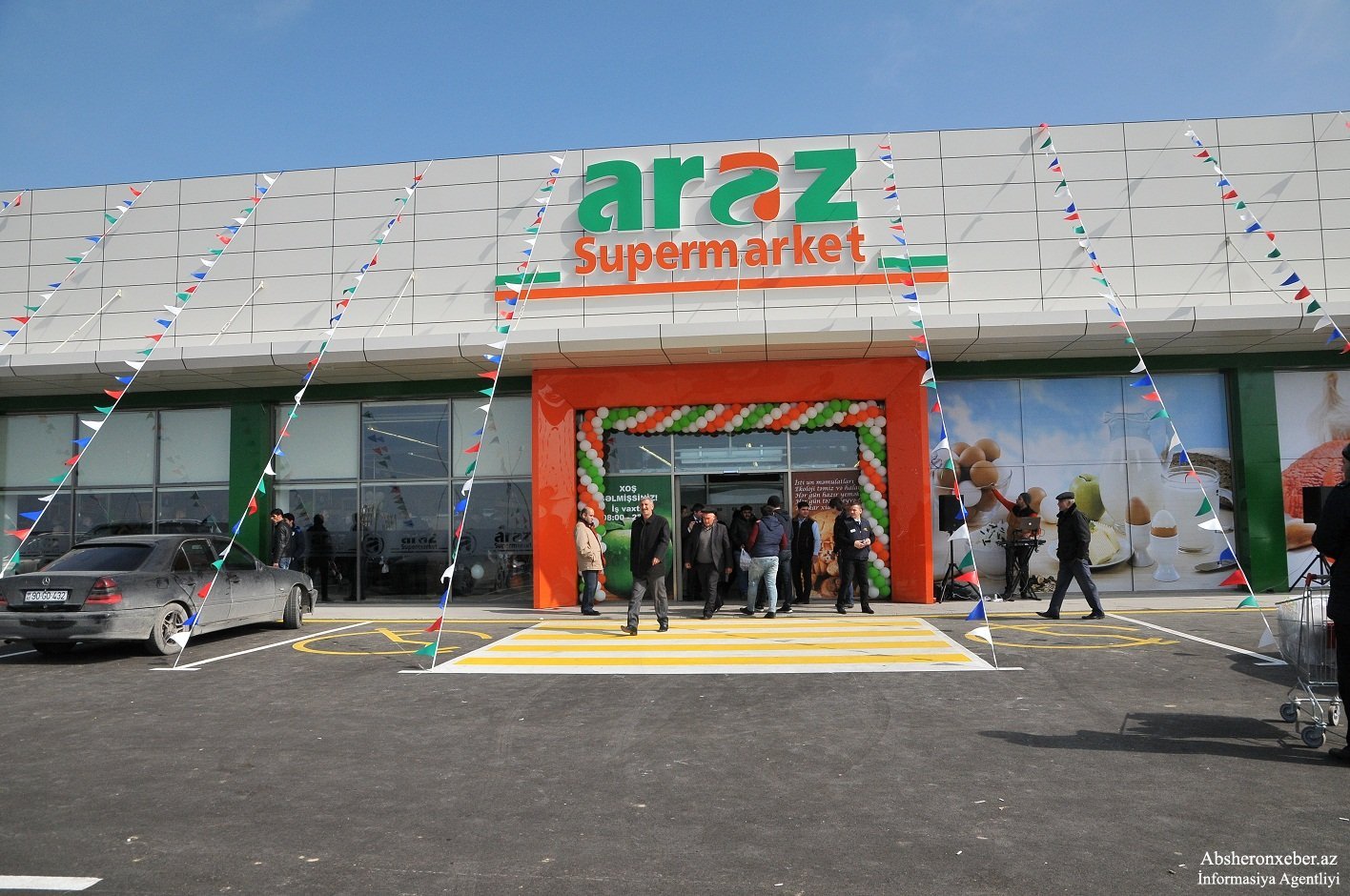 "Araz market"in əməkdaşı iş başında bıçaqlandı