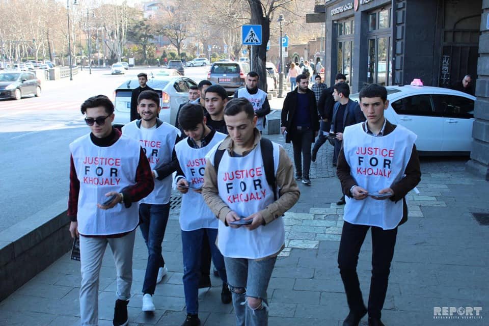 Könüllü gənclər Gürcüstanda - Xocalı ilə bağlı aksiya keçirilib - FOTOLAR