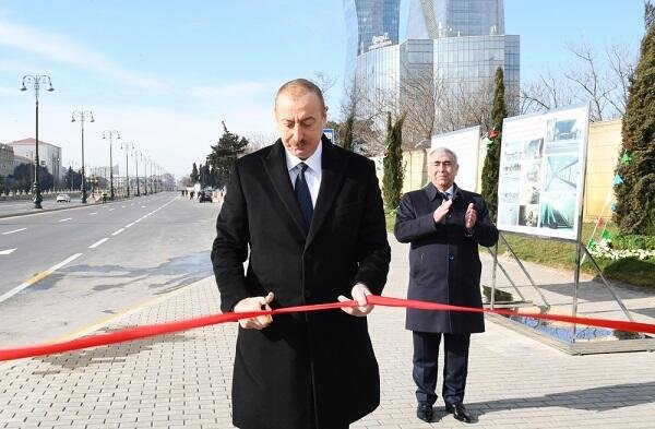 İlham Əliyev yeni piyada keçidinin açılışında - Foto