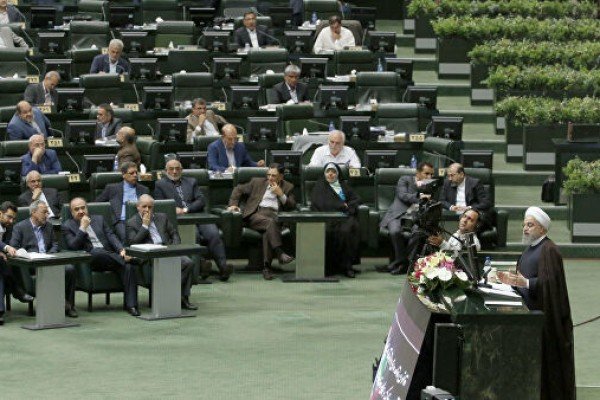 İran parlamenti fəaliyyətini dayandırır