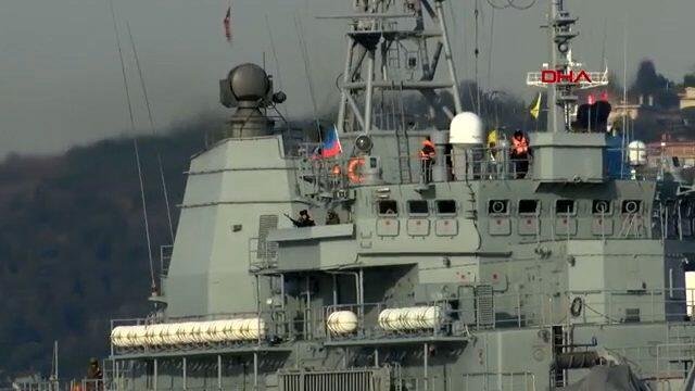 Rus hərbi gəmisi İstanbulda: Ağır silahlarla... - Foto