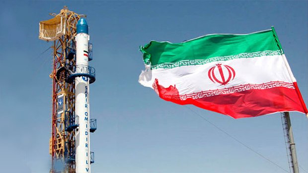 İran ilk hərbi peykini orbitə çıxardı