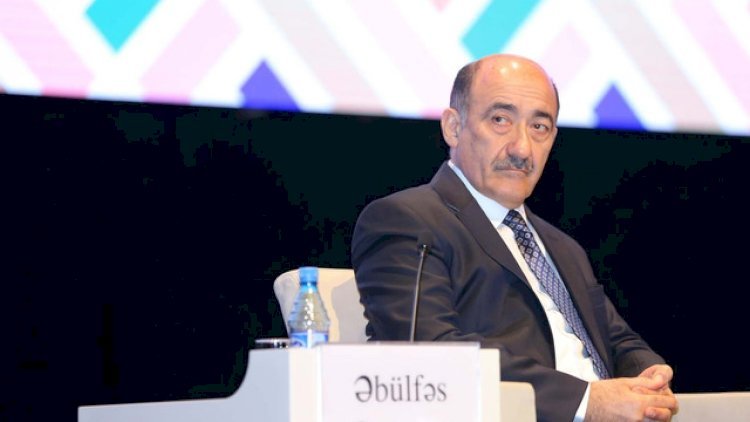 Əbülfəs Qarayev ona ev bağışlayıb – Jurnalistlər binasında isə... Əbülfəs Qarayev ona ev bağışlayıb – Jurnalistlər binasında isə...
