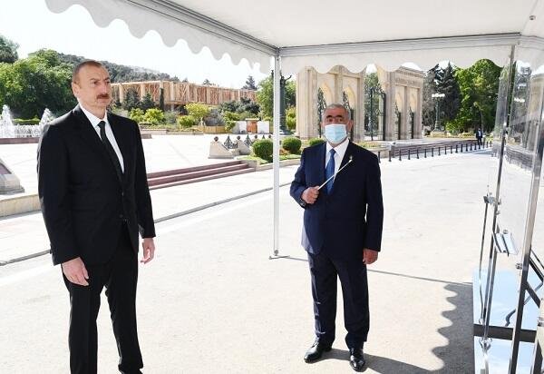 İlham Əliyev yeni piyada keçidinin açılışında