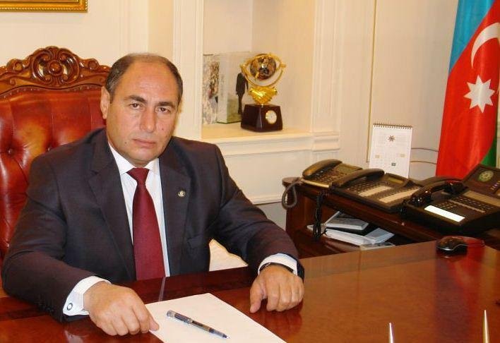 Başçı Şəhidlər kompleksini dağıdıb, 1 ha ərazini mənimsədi - Video Başçı Şəhidlər kompleksini dağıdıb, 1 ha ərazini mənimsədi - Video