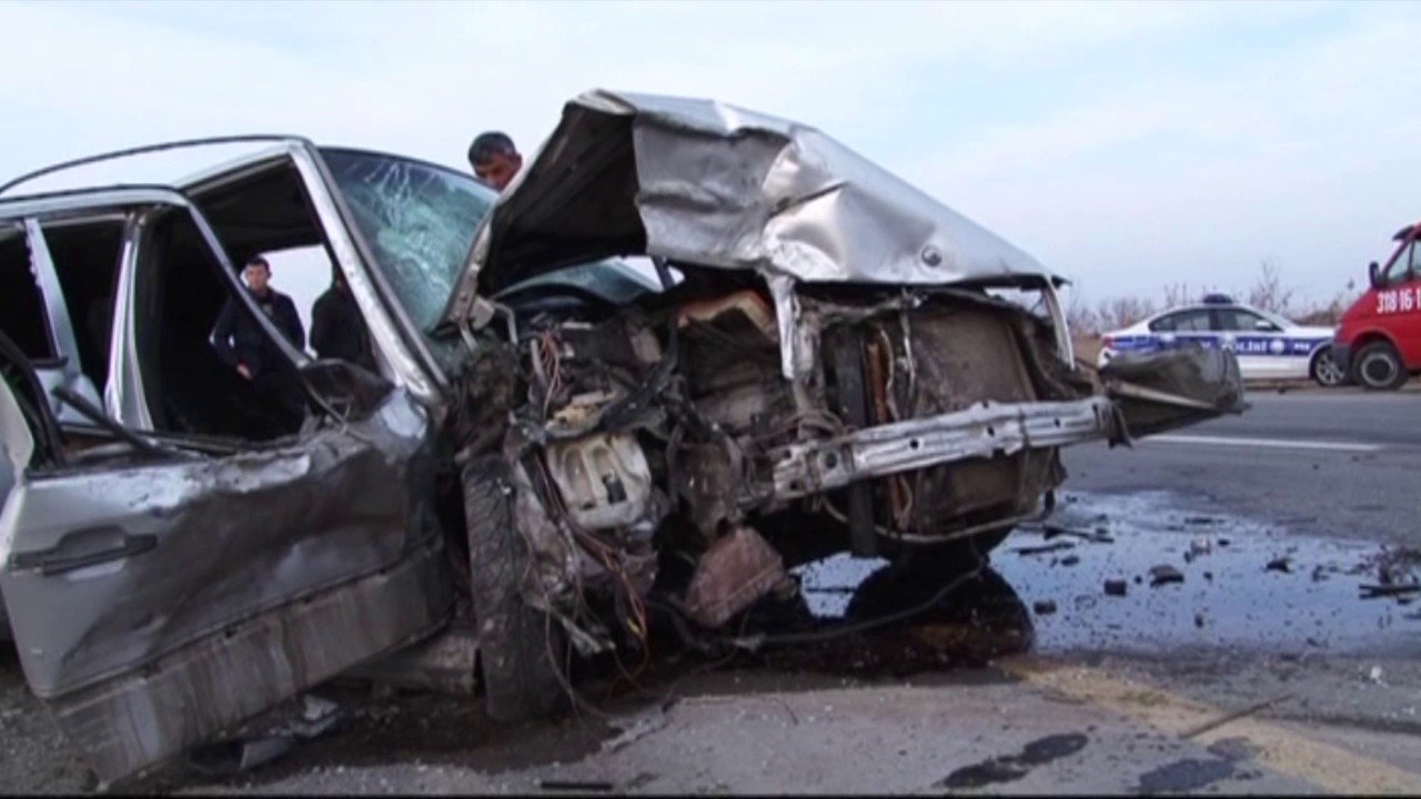 Goranboyda iki minik avtomobili toqquşdu: 11 yaralı