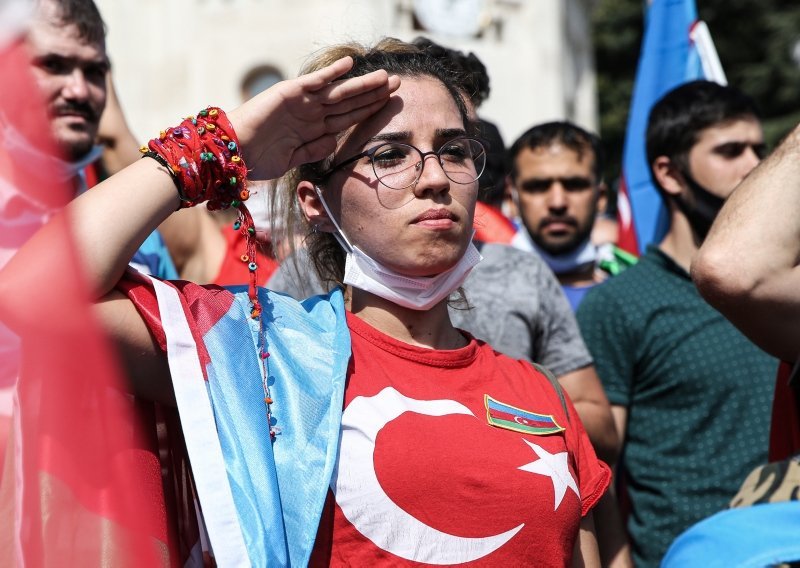 İstanbulda "Ya Qarabağ, ya ölüm" adlı izdihamlı mitinq keçirilib