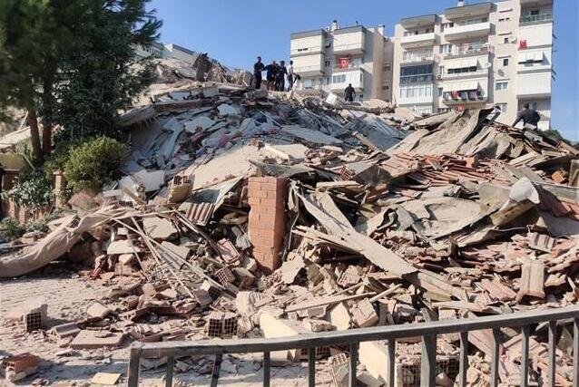 İzmirdə güclü zəlzələ: 6 ölü, 200 yaralı - Foto