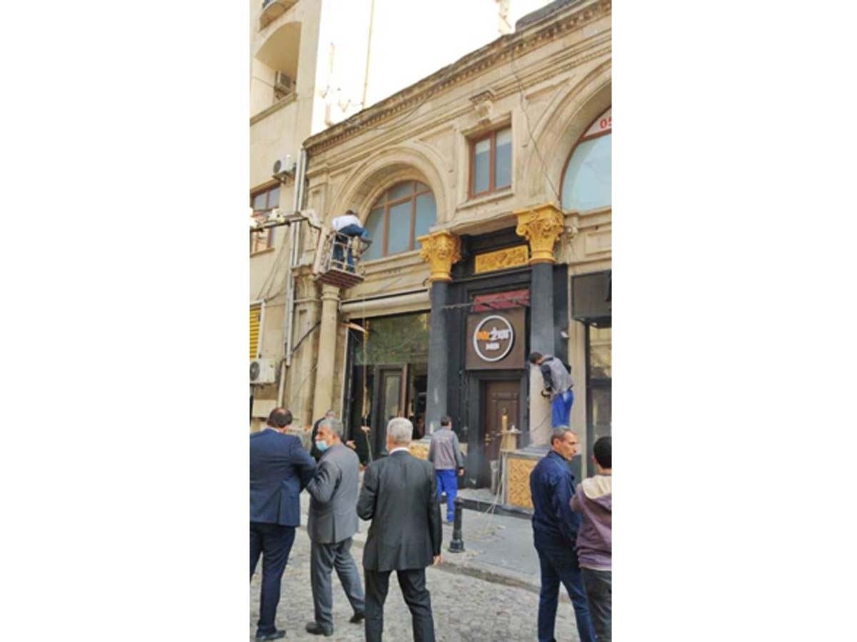 Eldar Əzizov tarixi binanın fasadını boyayan icarədar və sahibkarı cəzalandırdı - FOTO