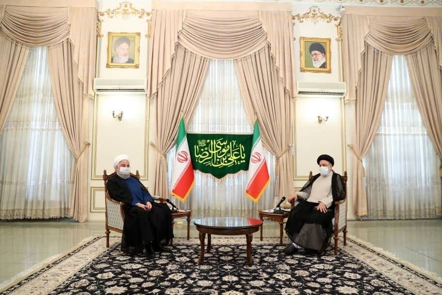 Ruhani yeni seçilən İran prezidentini təbrik edib