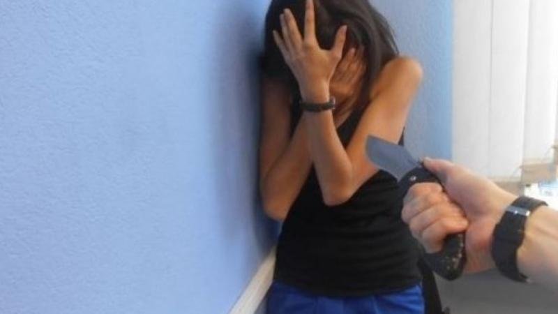 17 yaşlı qız məzun gecəsində bıçaqlandı