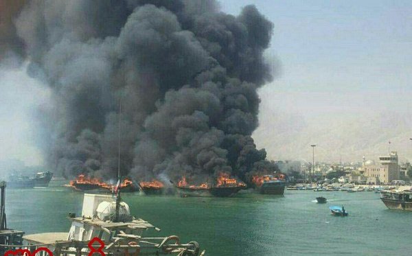 İraqın neft tankeri yandı: 9 nəfər öldü