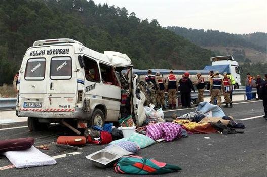 Türkiyədə avtobus qəzası: 9 ölü, 30 yaralı