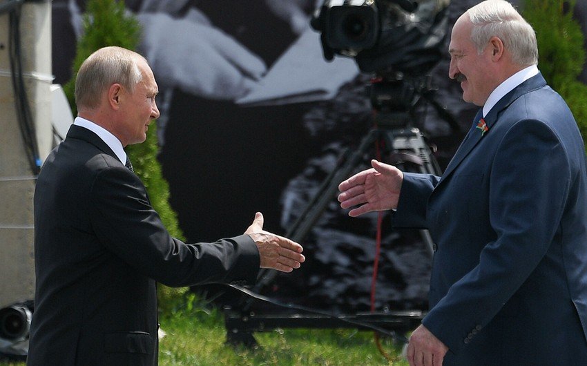 Putin Avropaya Lukaşenko ilə danışıq aparmağı məsləhət görüb
