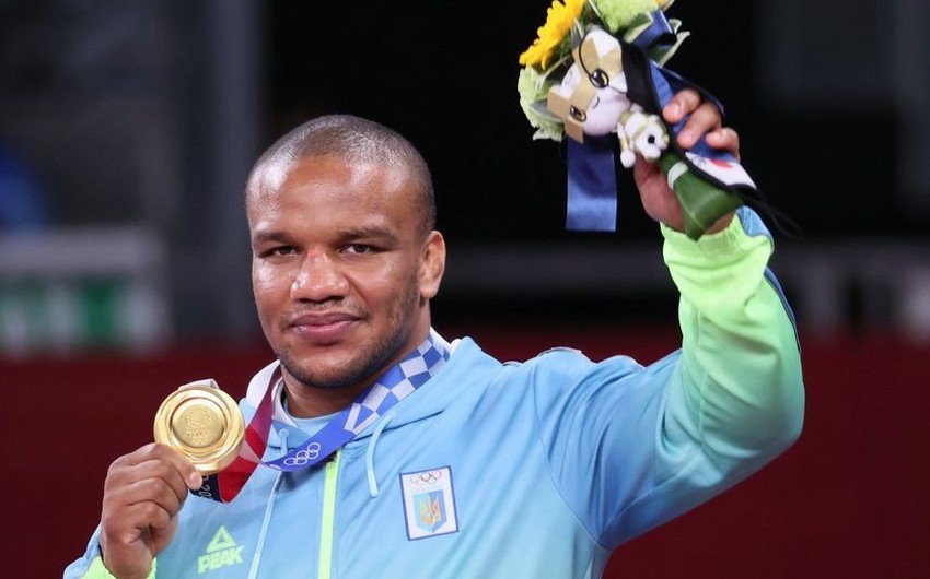 Ukraynalı deputat olimpiadada qazandığı medalı satır