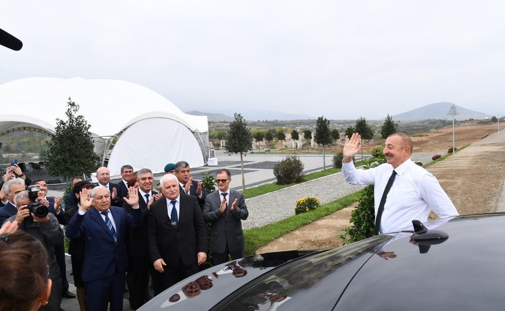 Azad edilən kəndlərdə hər evin ən azı 12 sot torpaq sahəsi olacaq - Prezident
