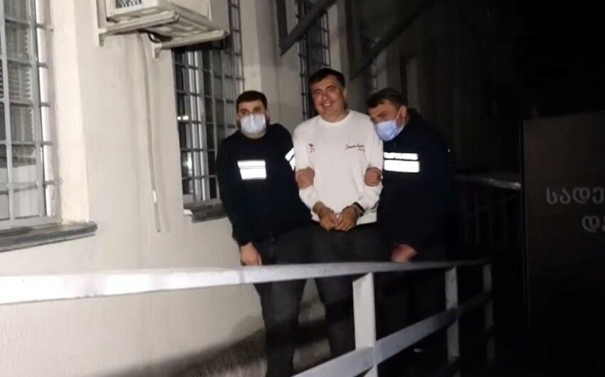 Saakaşvili türmə xəstəxanasına belə gətirildi – Video