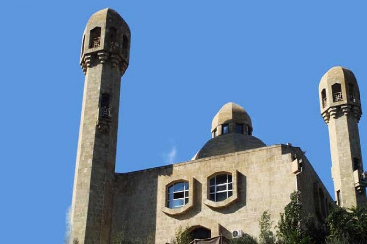“Əbu-Bəkr" məscidinin minarəsi söküldü