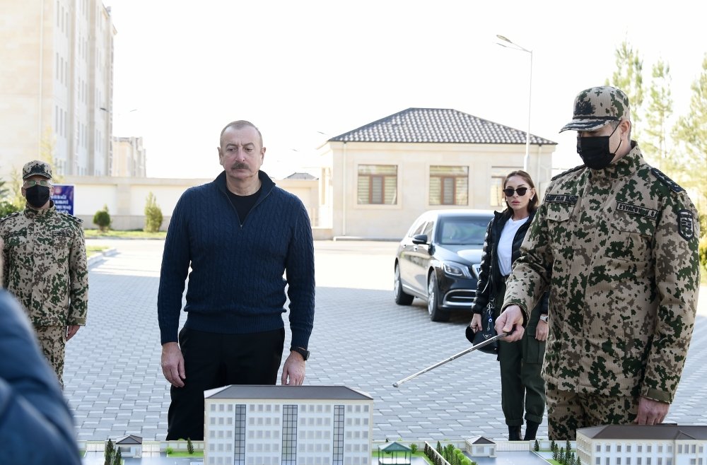 Ali Baş Komandan yeni hərbi şəhərciyin açılışında - FOTO