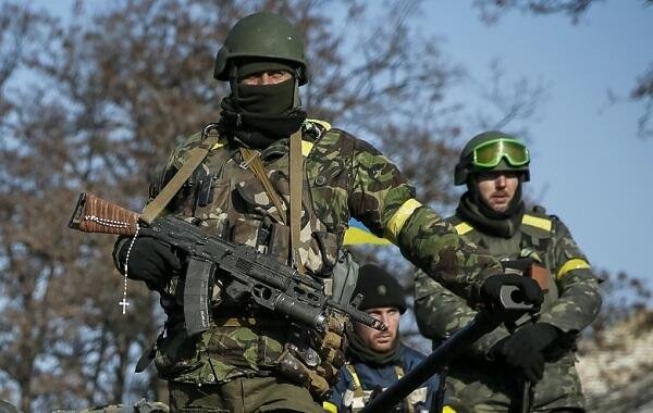 Rus hərbçiləri Ukraynaya əsir düşdü - Video