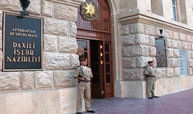 Mağazalardan oğurluq etdi: özünü bıçaqladı