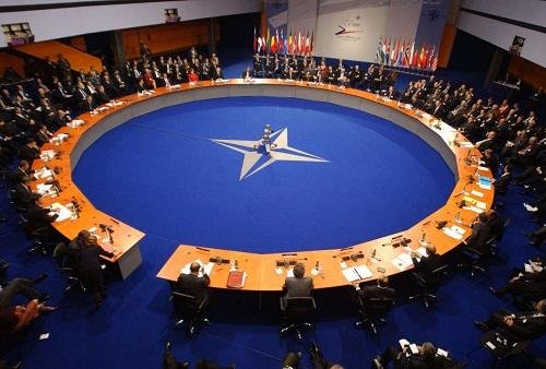 NATO müdafiə nazirlərinin toplantısı başladı