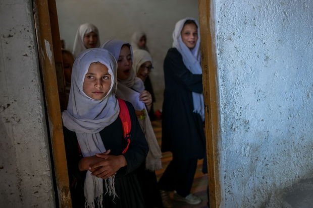 “Taliban” qızların orta məktəbə getməsinə icazə verəcəyini açıqladı