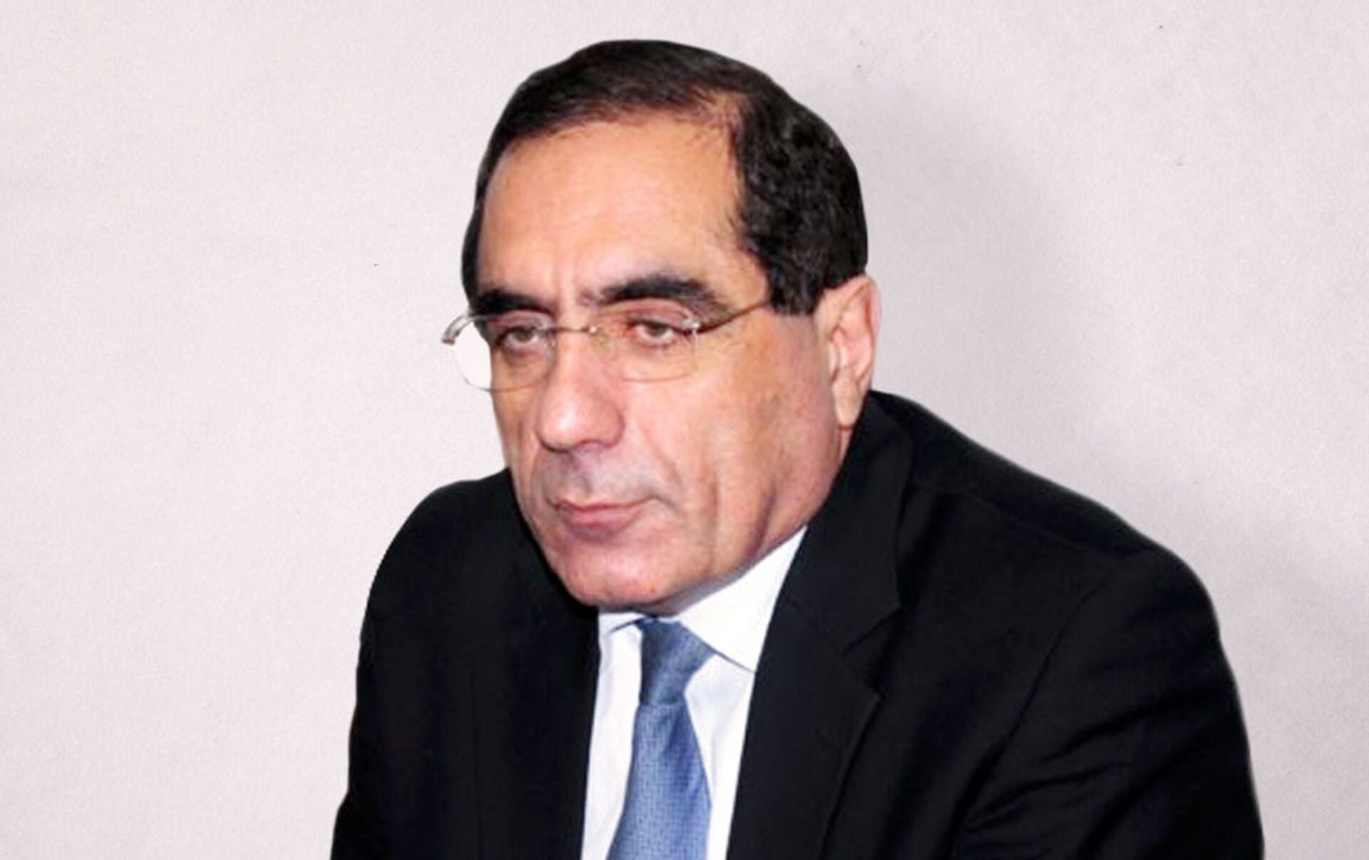 Politoloq Qabil Hüseynlinin səhhəti PİSLƏŞİB
