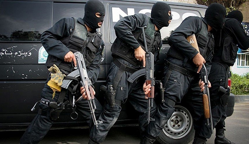 İranda polkovnikin ardınca polis zabiti güllələndi