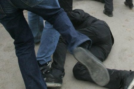 Oğul 60 yaşlı atasını döydü