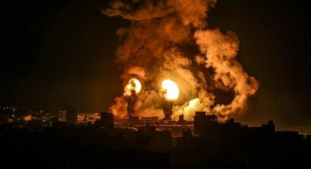 İsrail HƏMAS-ın raket zavodunu bombaladı - Foto