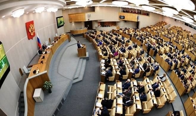 Rus senator müharibəyə qarşı çıxan qızından imtina etdi