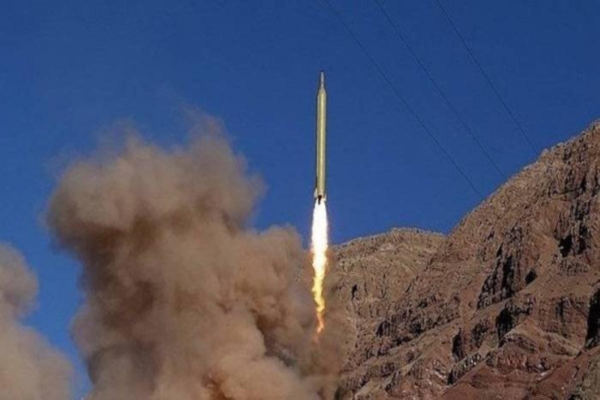 İran yeni ballistik raketini nümayiş etdirib